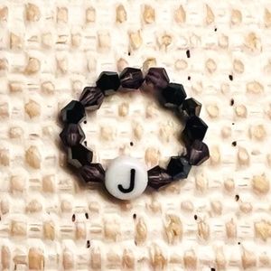 “J” LETTER CRYSTAL BEADED RING, ONE SIZE, DARK PURPLE/BLACK